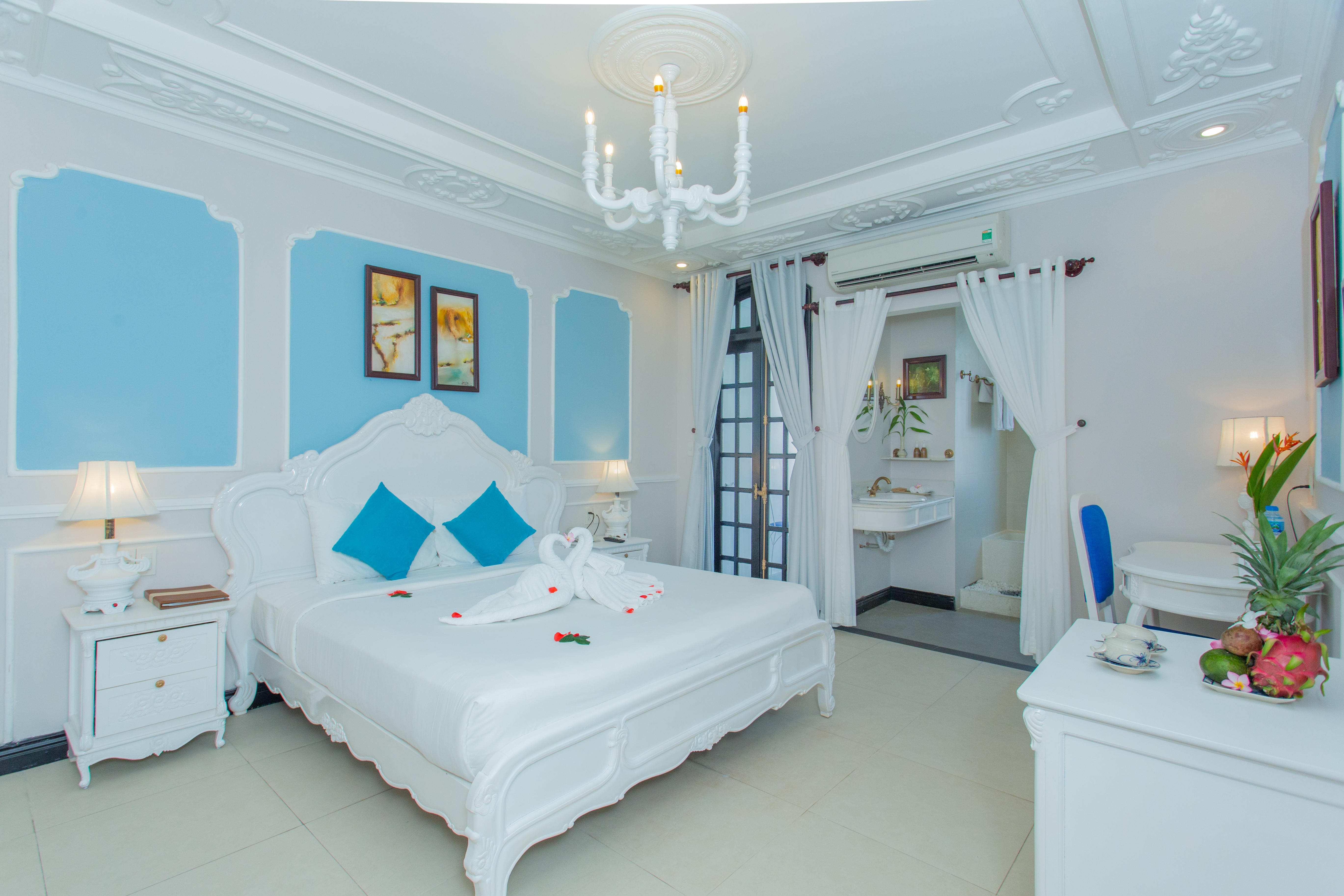 Palace, Suite