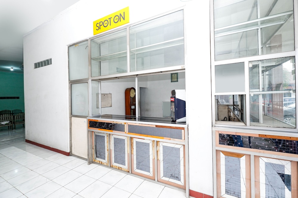 SPOT ON 2289 Hotel Saudara 4/26