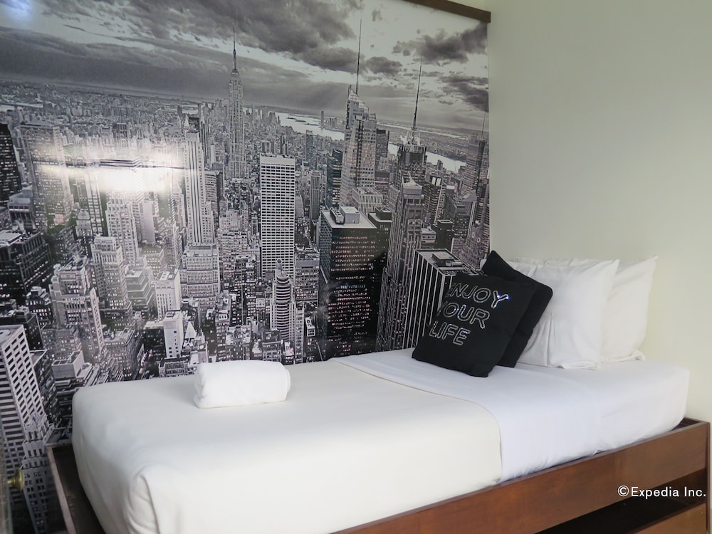 717 Cesar Place Hotel 18/45