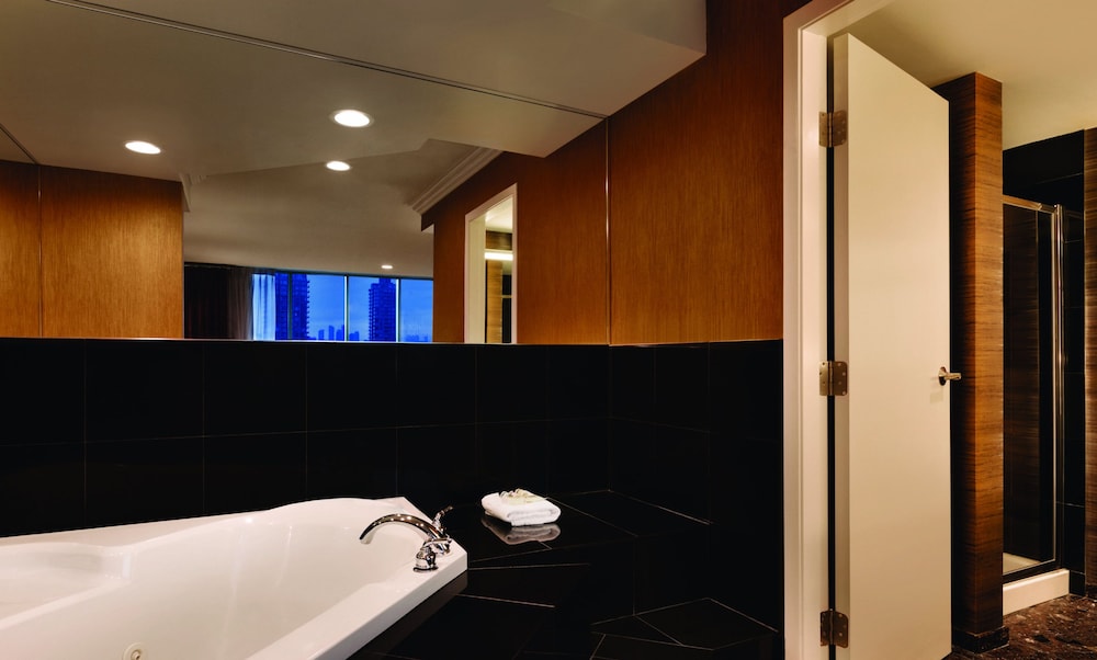 Executive Suites Hotel and Conference Centre Metro Vancouver 19/57