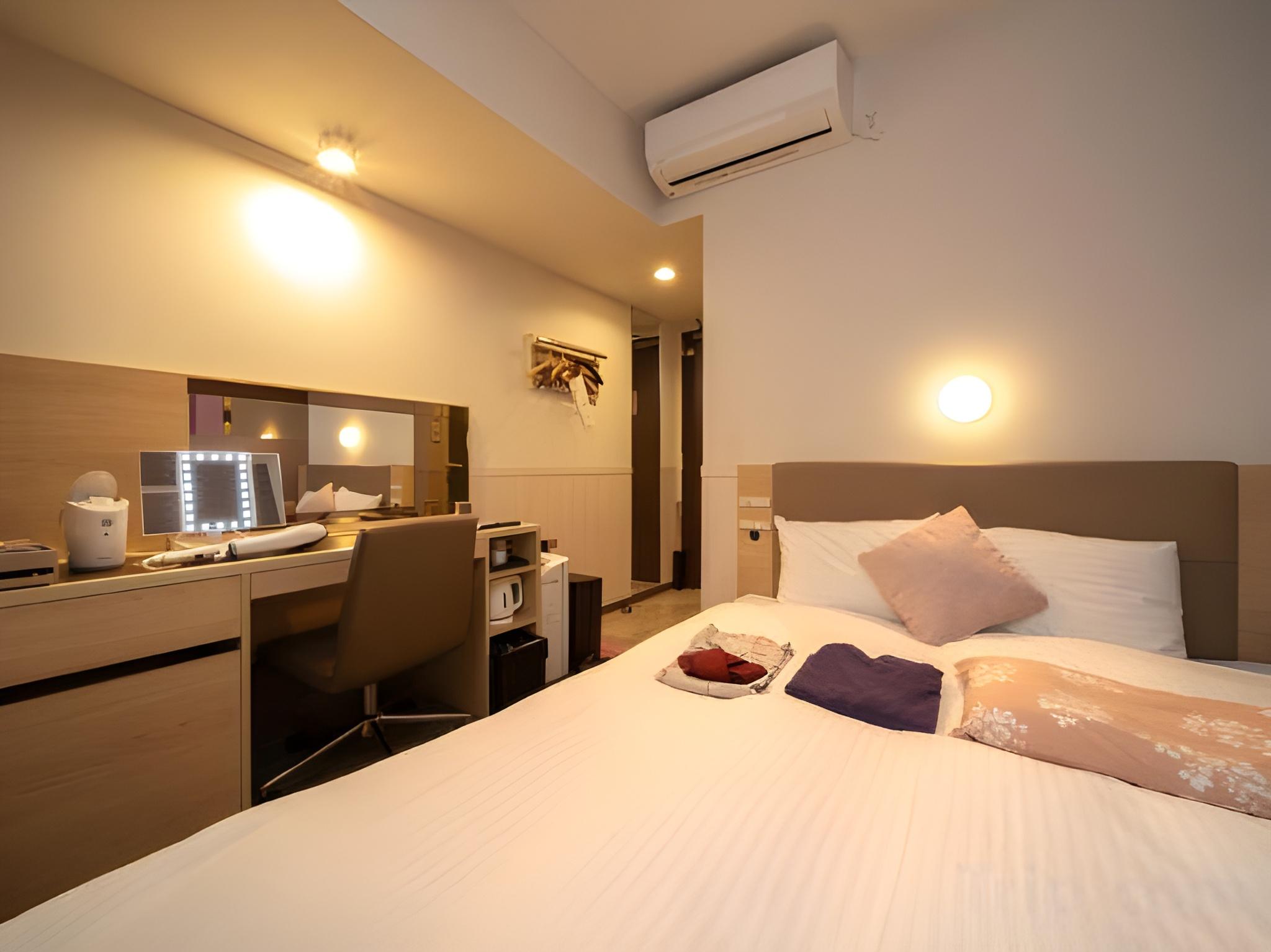 Ladies, Double Bed
