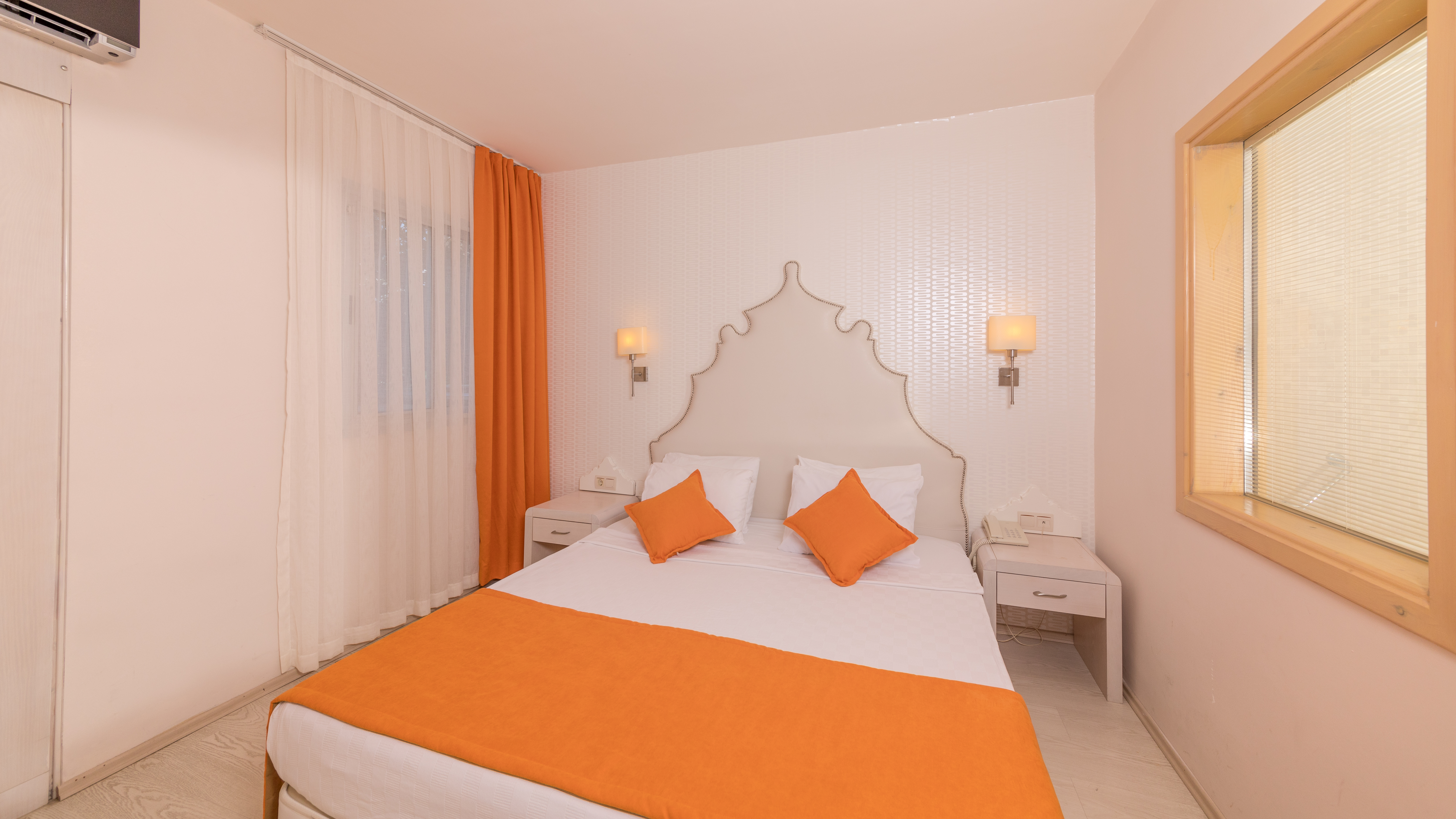 Suite, Land View