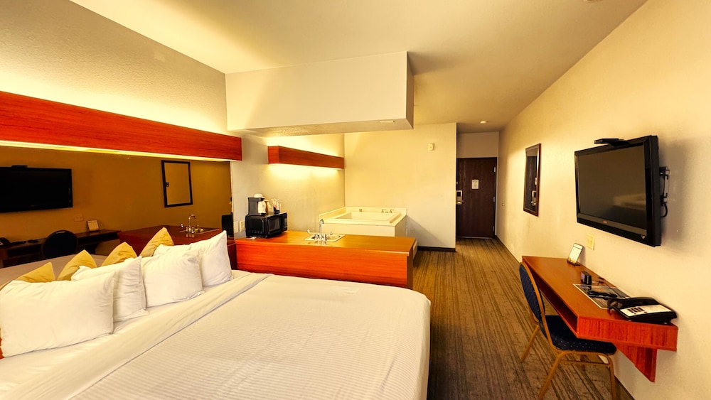 Deluxe, Studio, Suite, King Bed