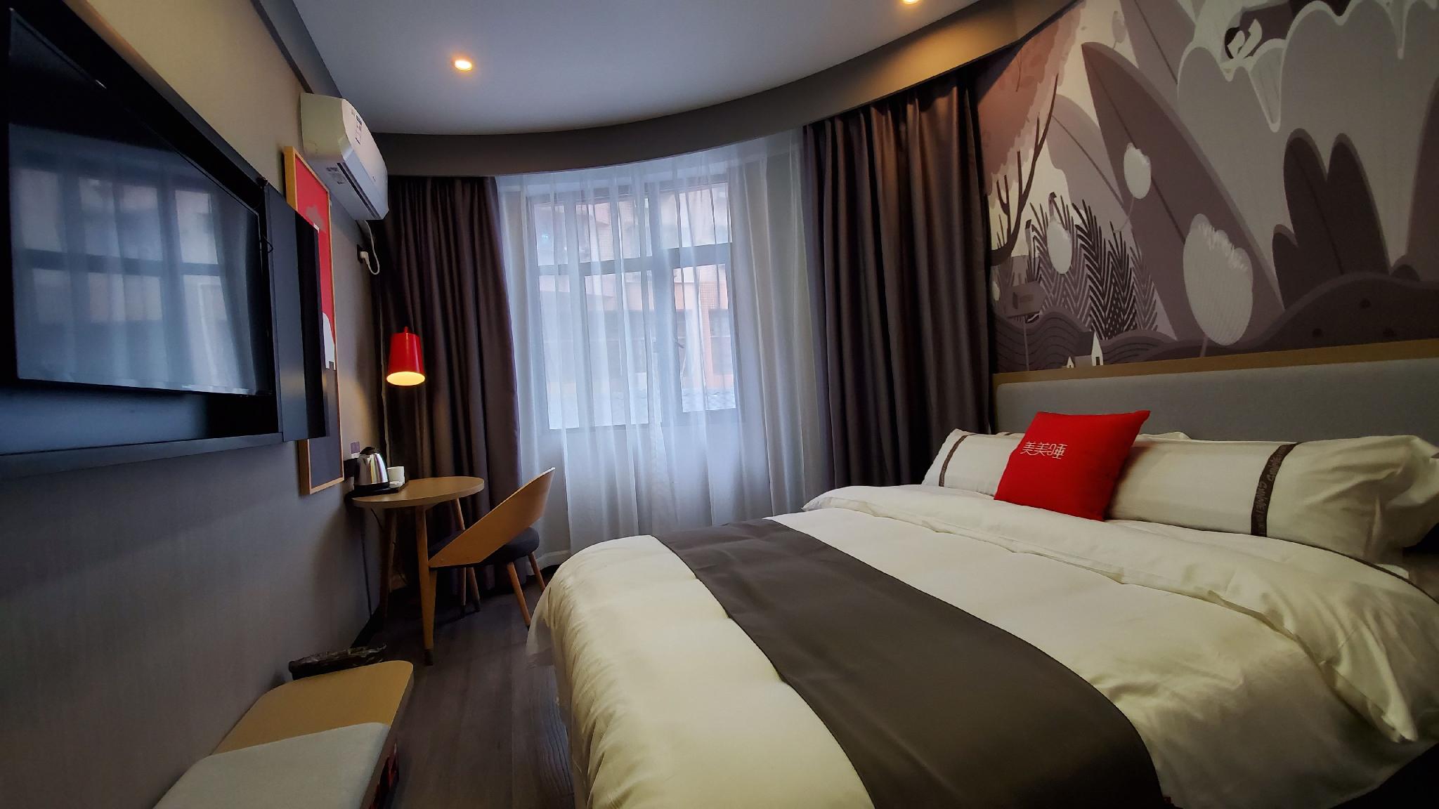 غرفة قياسية بسرير مزدوج