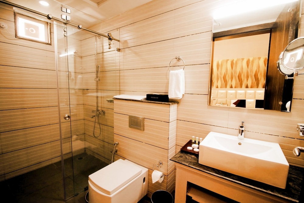 Pinnacle by Click Hotels, Lucknow 22/63