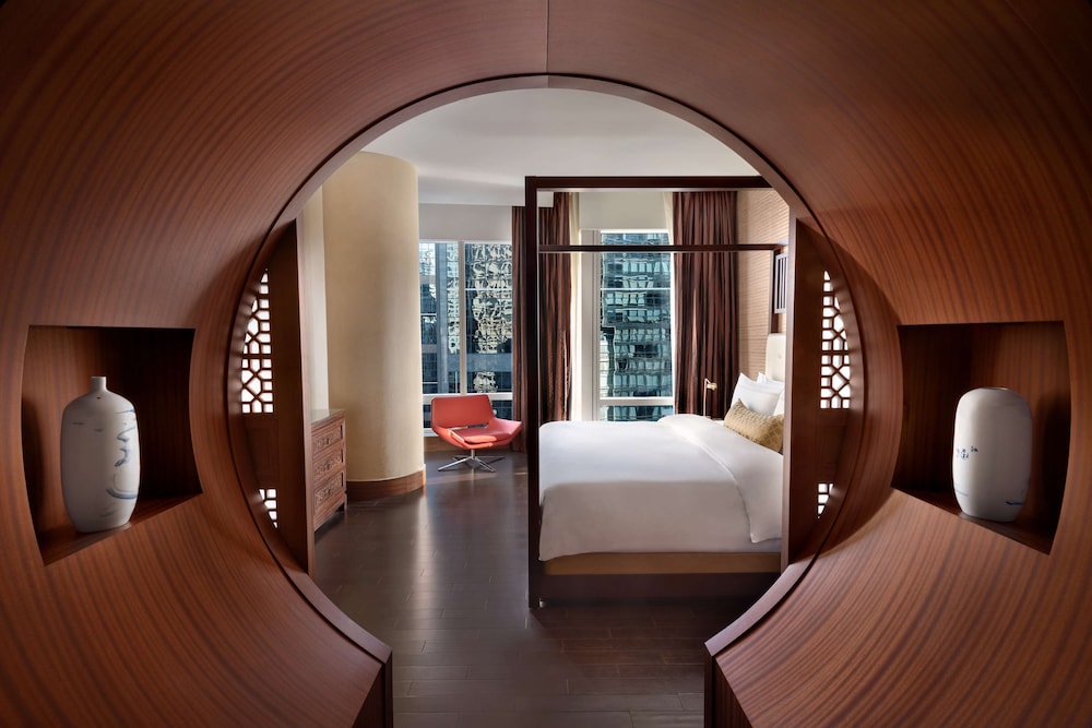 Shangri-La Toronto 43/73
