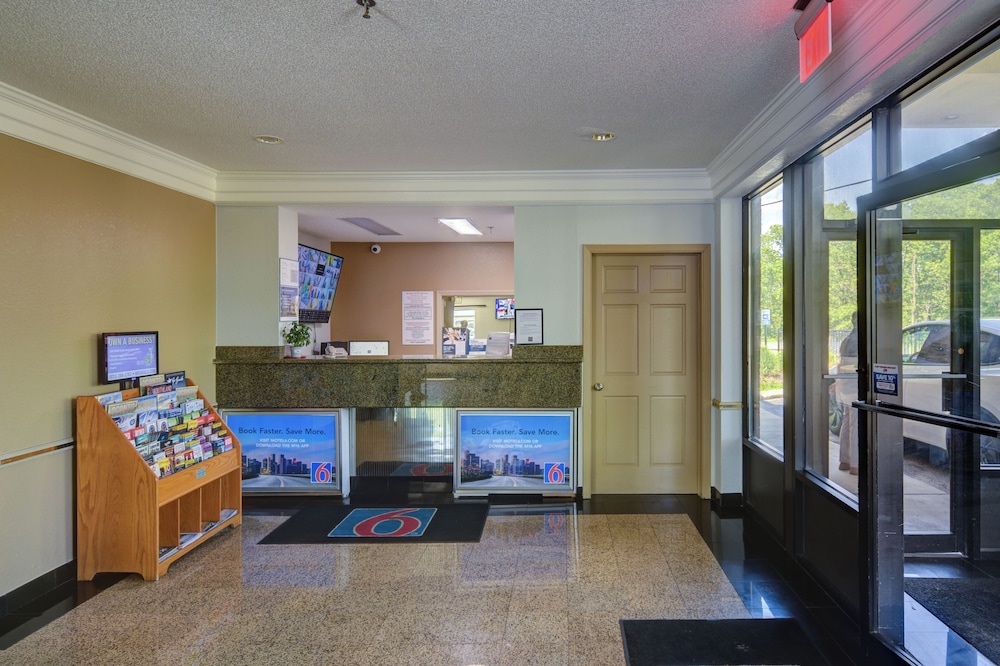 Lobby at Motel6 Libertyville, IL, LIBERTYVILLE - IL