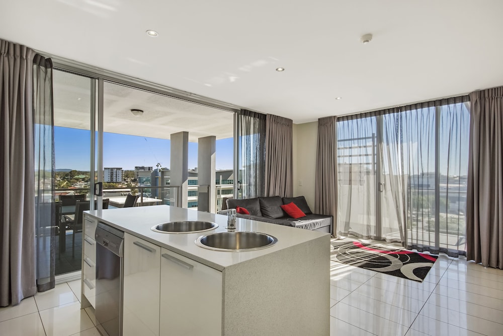 THE CHERMSIDE APARTMENTS 47/57