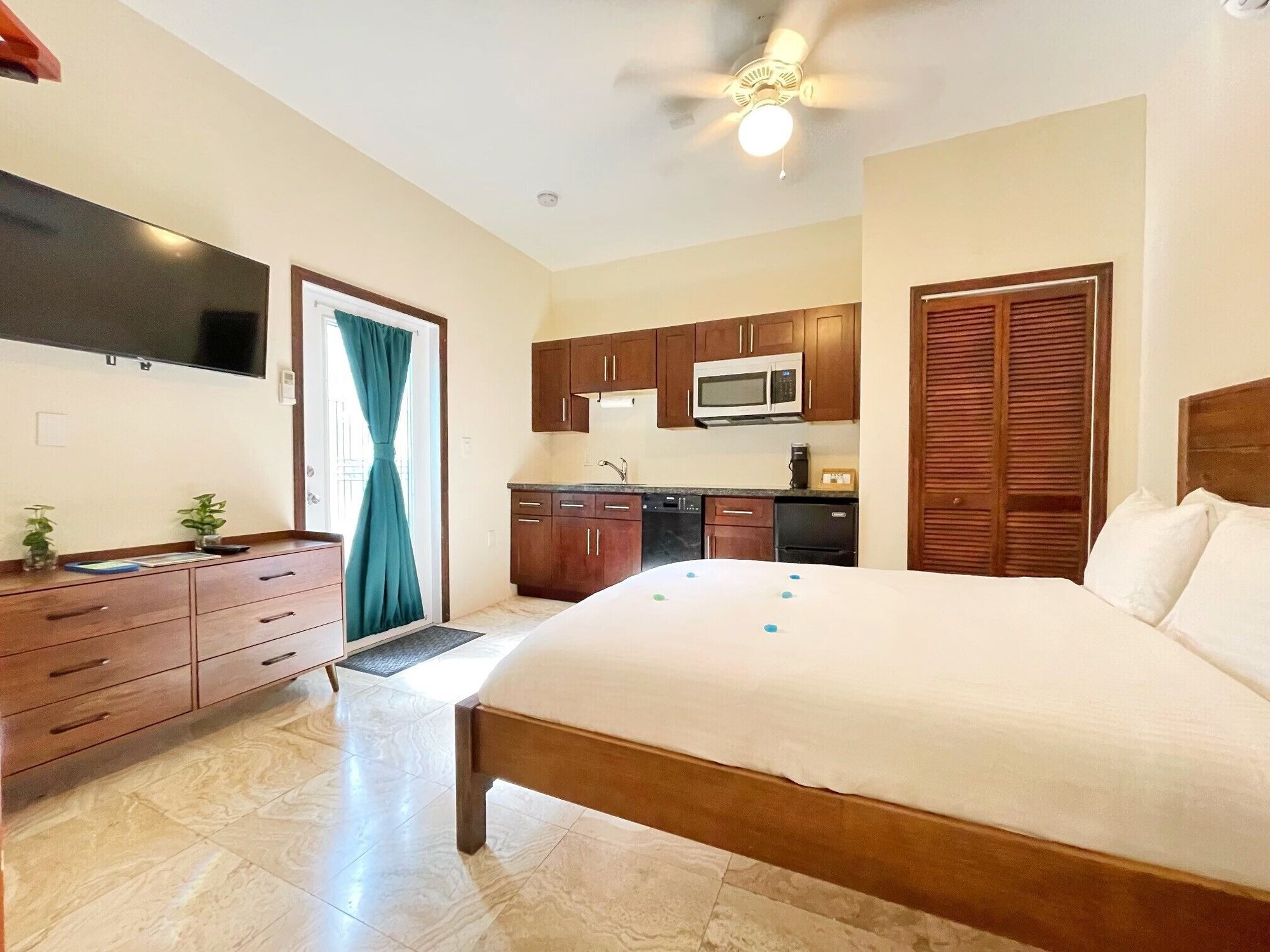 Garden, King Bed