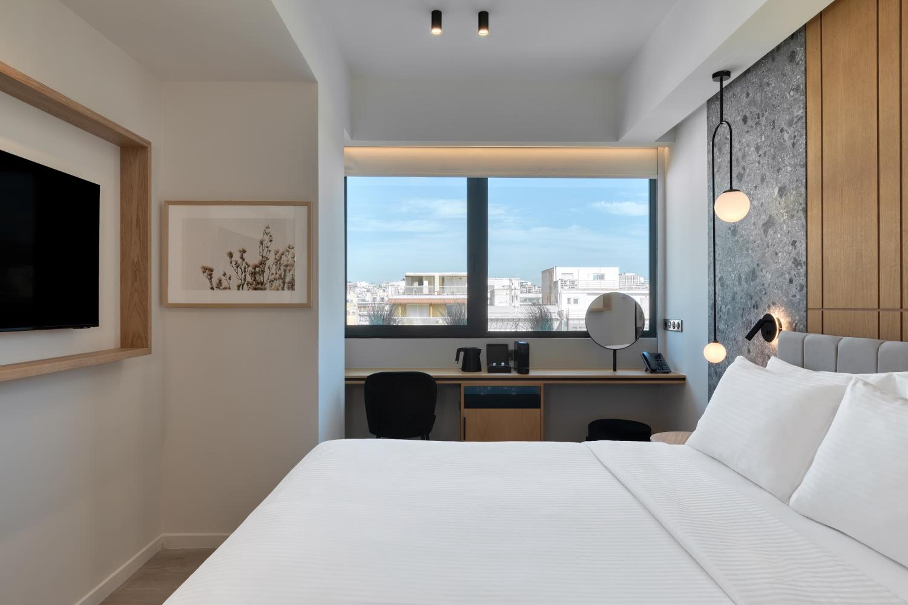 SUPERIOR, QUEEN BED