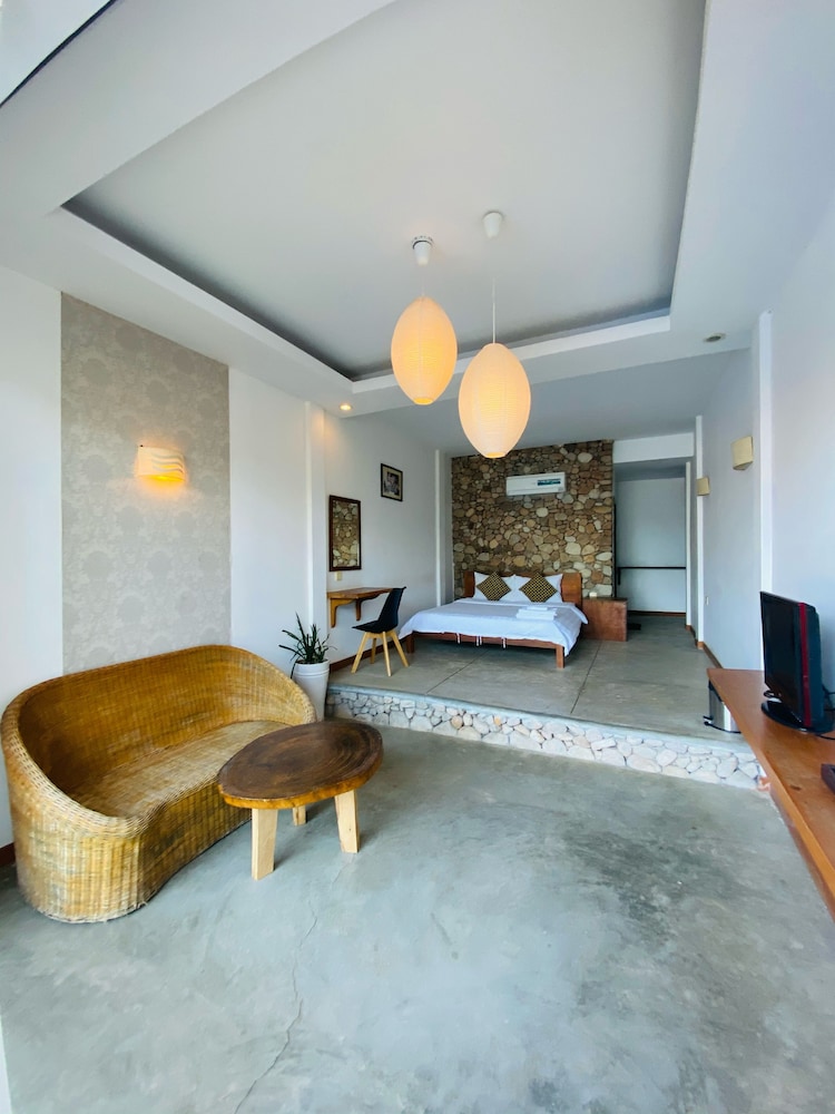 Saravoan Hotel Kep 7/65