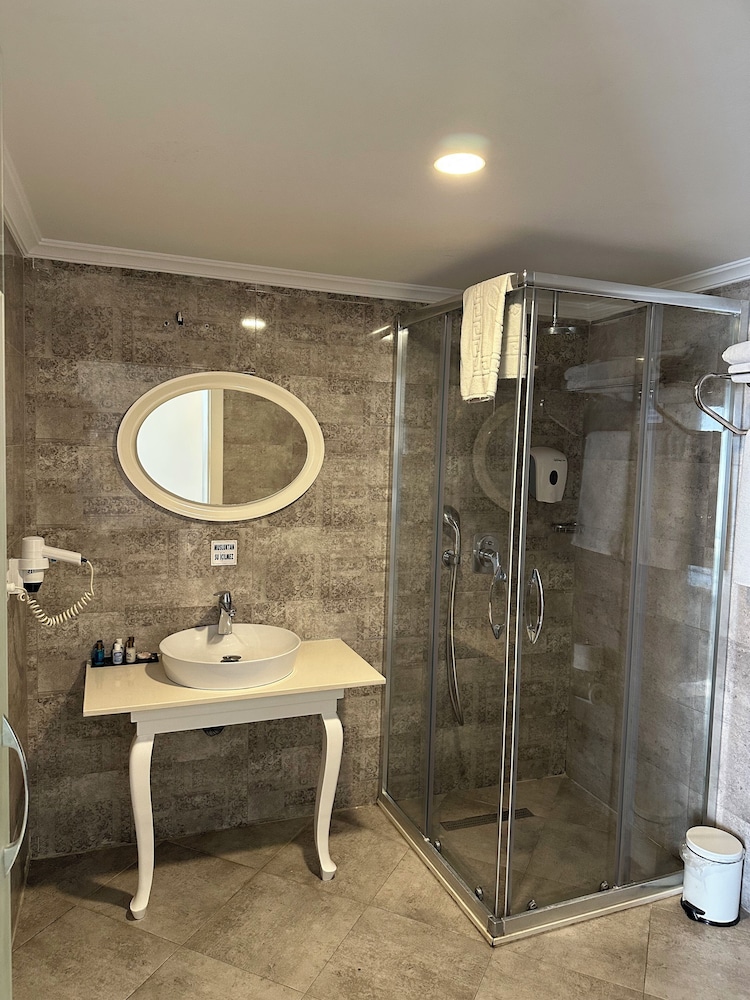 As Hotel Cesme 48/50