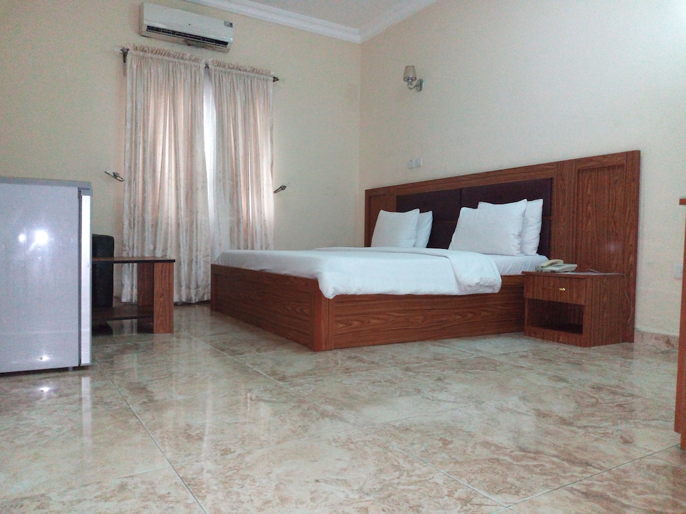 CLASSIC, DOUBLE BED, CITY VIEW