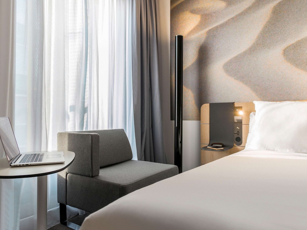 NOVOTEL CHARLEROI CENTRE 30/77