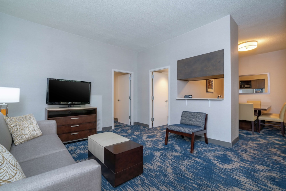 Embassy Suites Alexandria Old Town 26/51