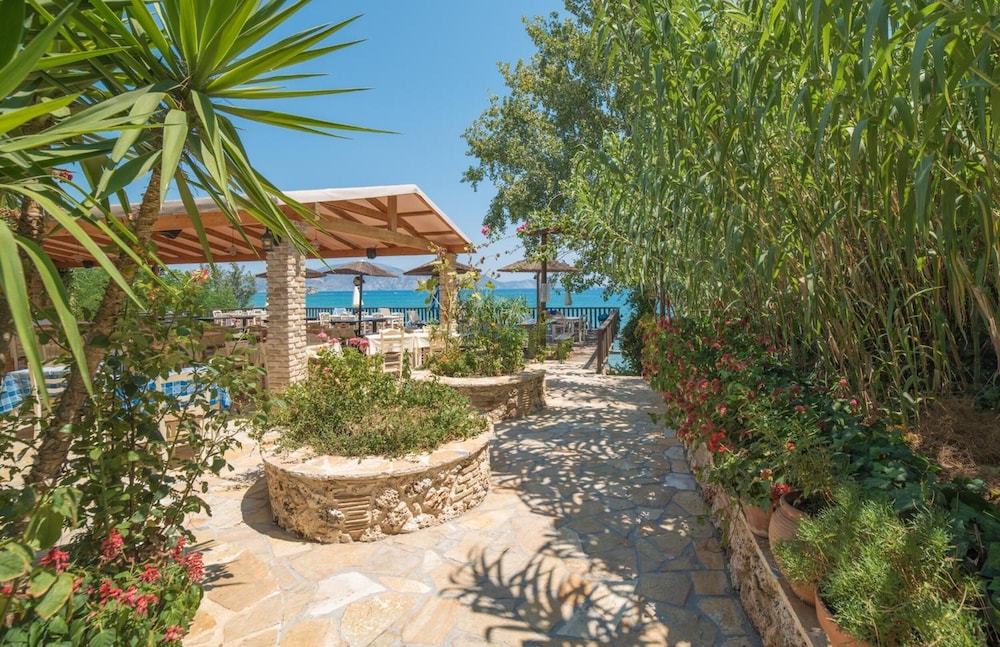 Porto Koukla Beach Hotel 80/89