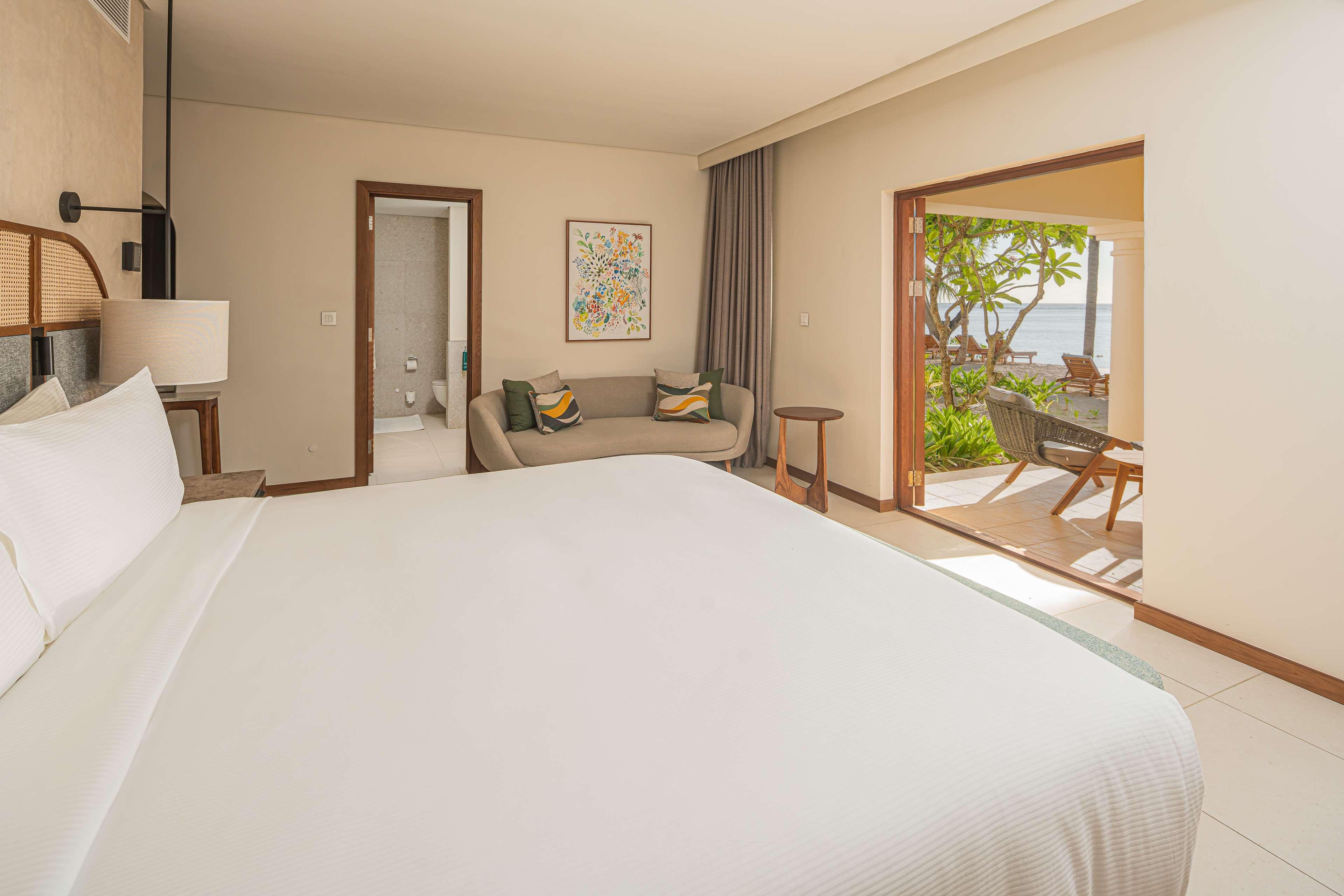 ROOM, BEACH FRONT