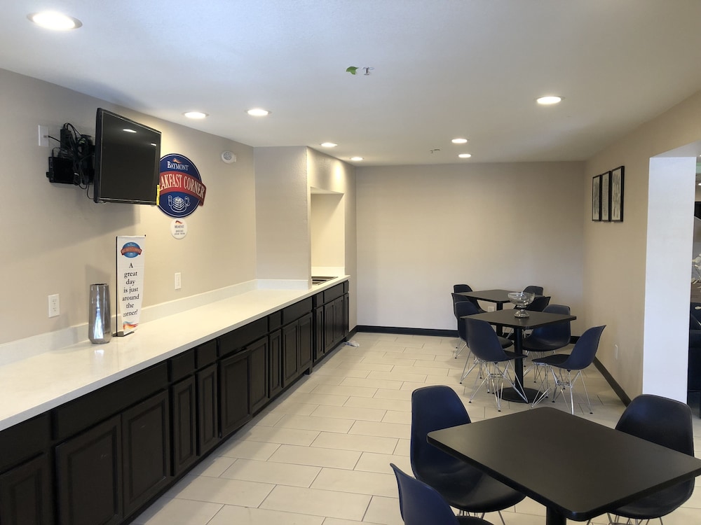 Baymont by Wyndham Phoenix I-10 near 51st Ave 43/55
