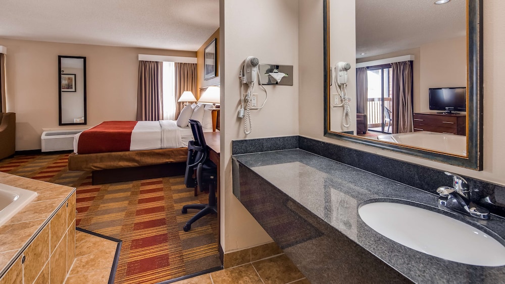 Best Western Lakewood Inn 32/37