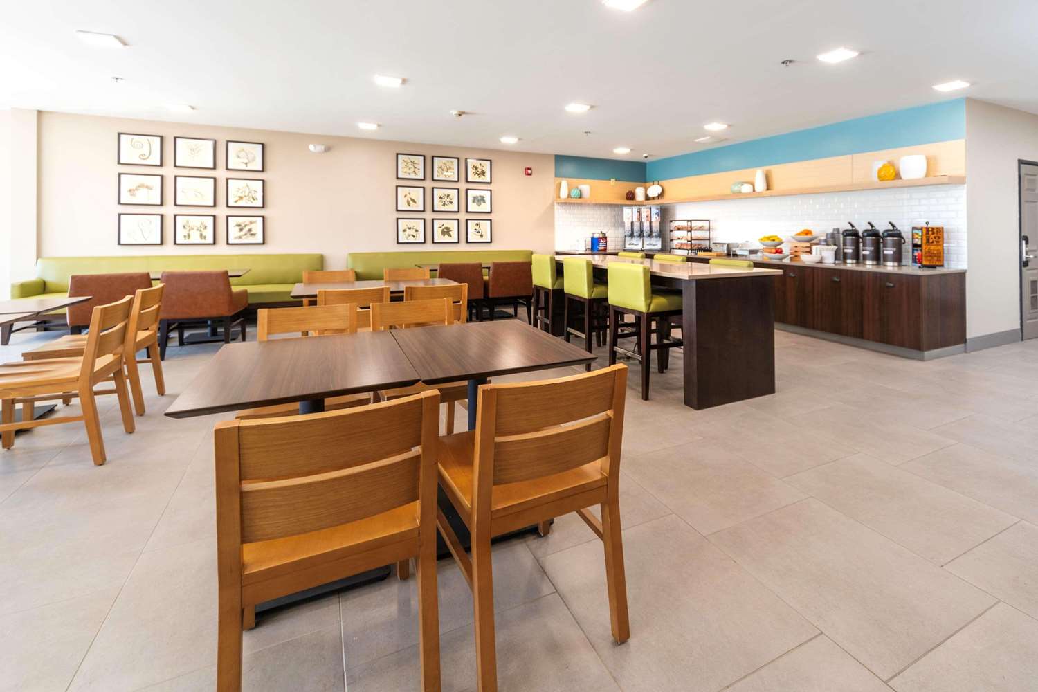 Country Inn and Suites by Radisson Stone Mountain GA 32/48