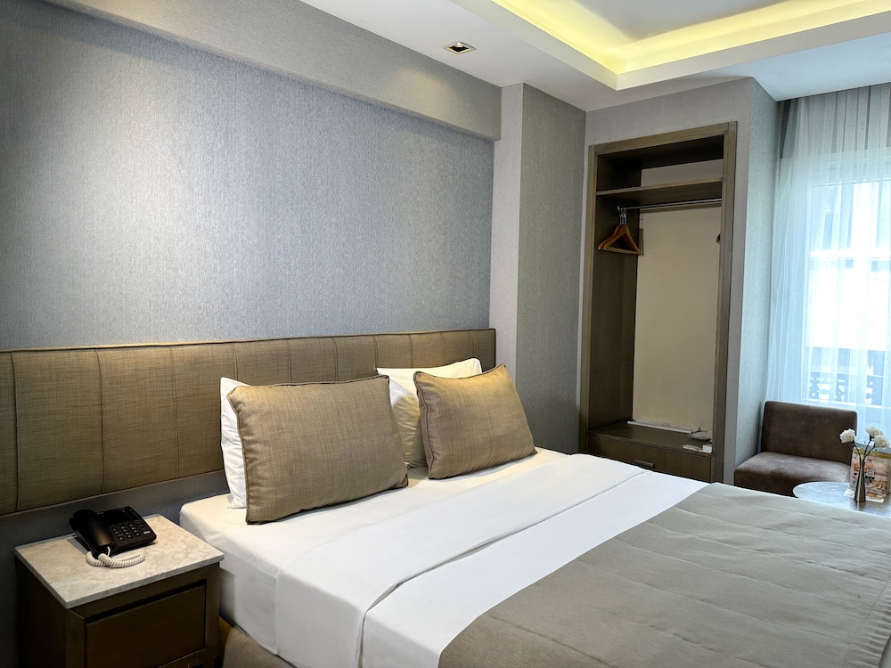 1 BEDROOM, STANDARD, SINGLE