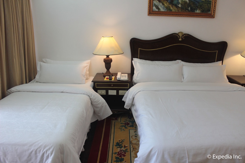 Fort Ilocandia Resort Hotel 17/50
