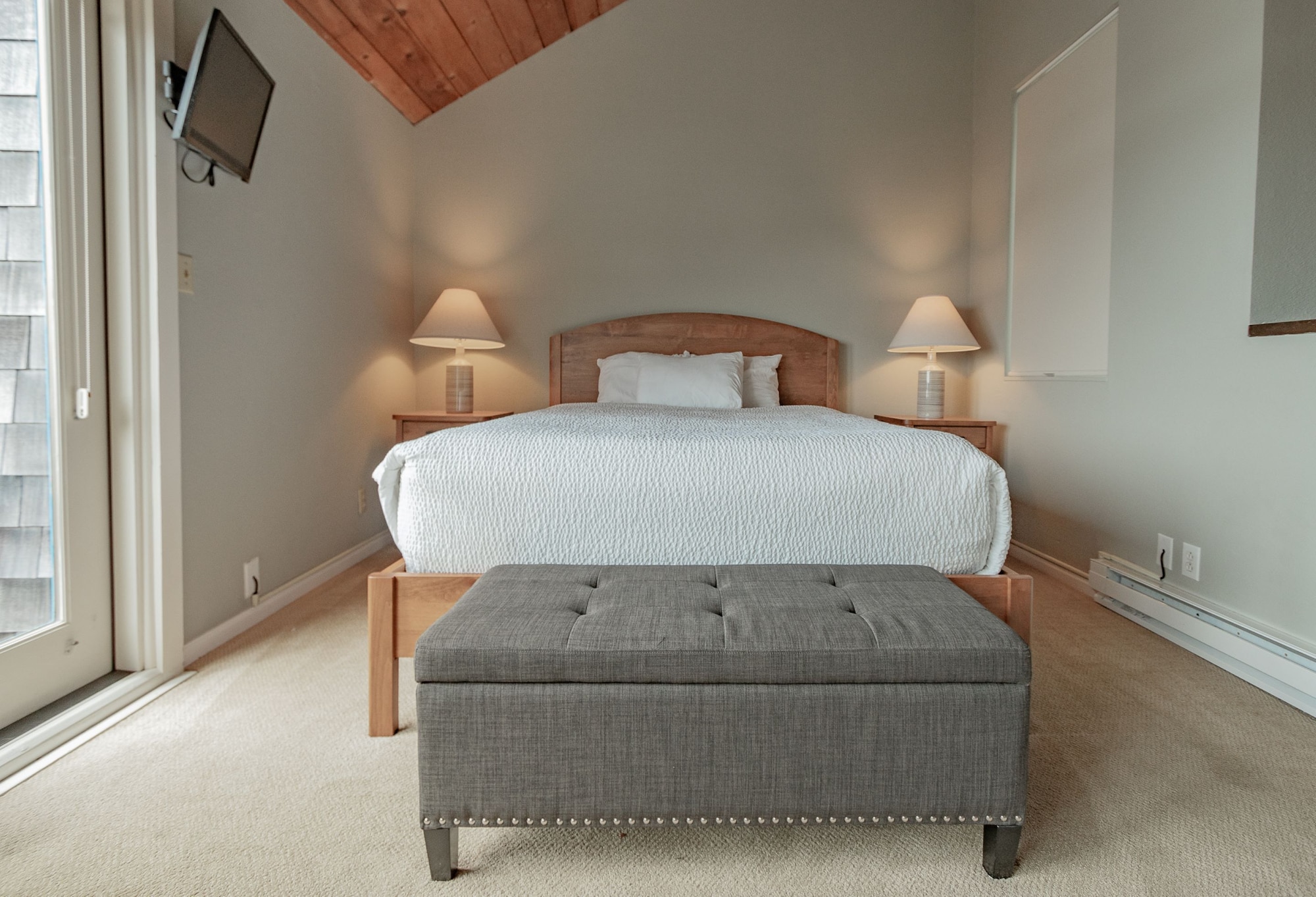 Deluxe, Queen Bed, Bay View
