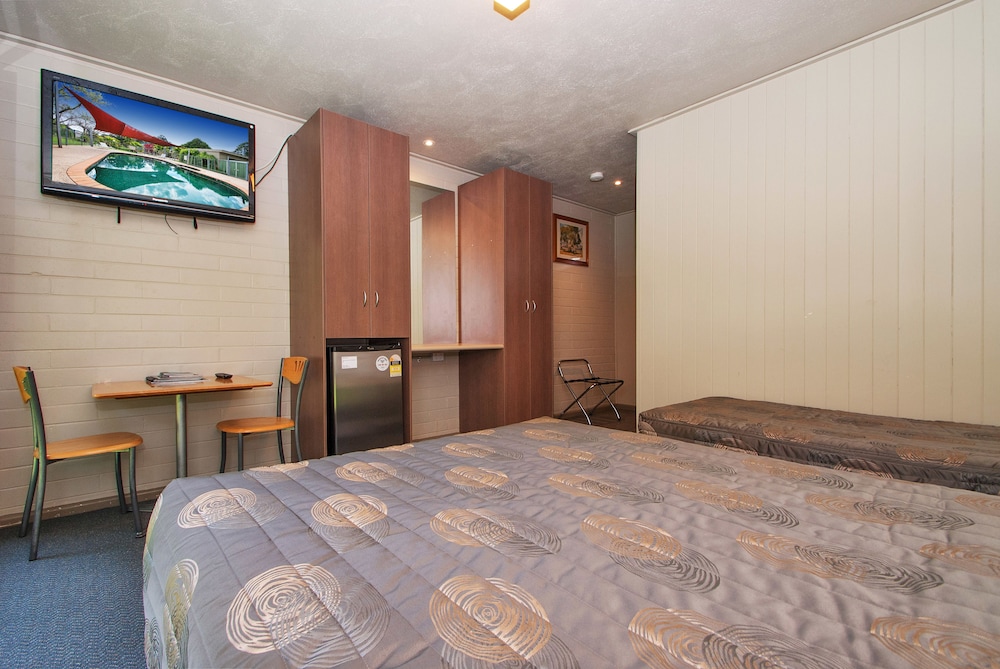 BRIGHT MOTOR INN 24/44