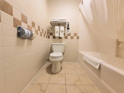 AmericInn by Wyndham Waconia 77/80