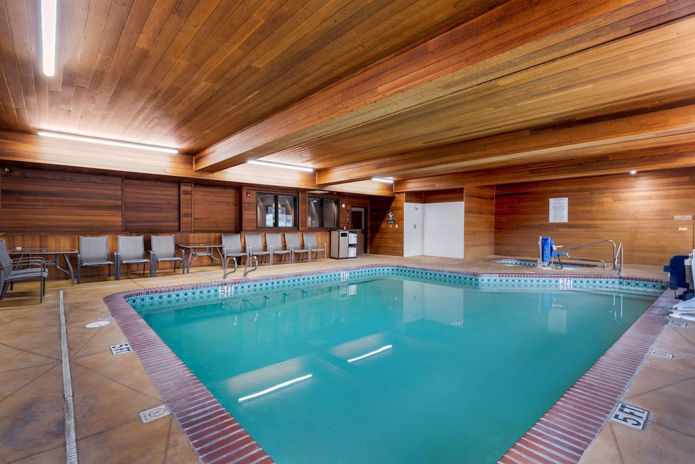 Best Western Cascade Inn & Suites 38/54