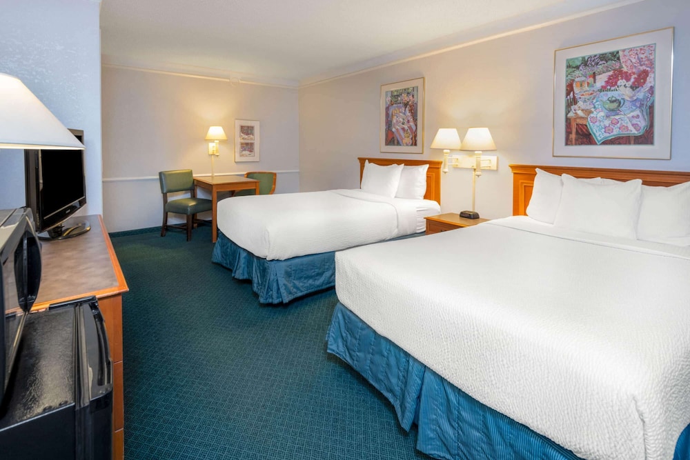 La Quinta Inn Farmington 20/44