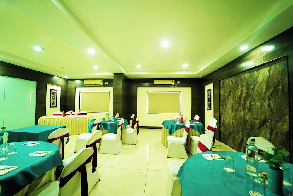 HOTEL EXCELLENCY 42/50