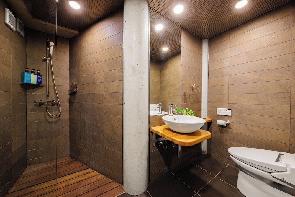 Phoenix Chalets 48/50