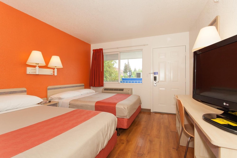 Motel6 Sacramento, CA - Downtown 30/60