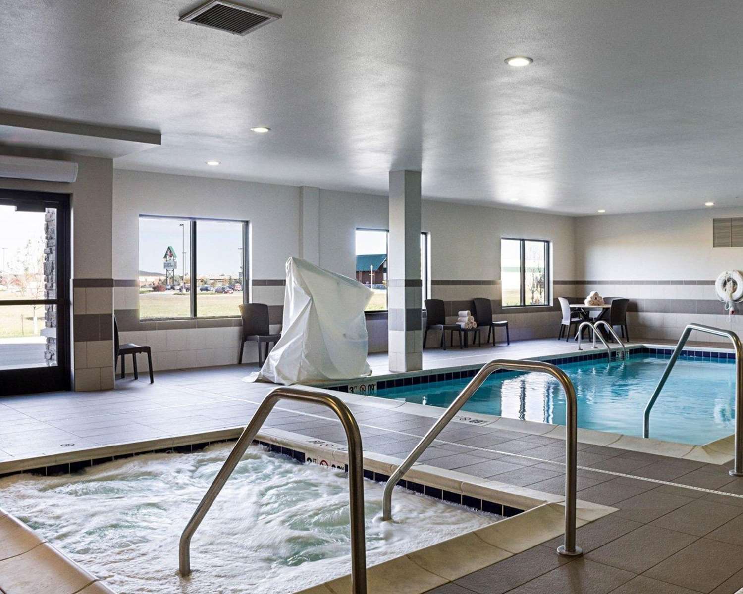 swimming pool spa