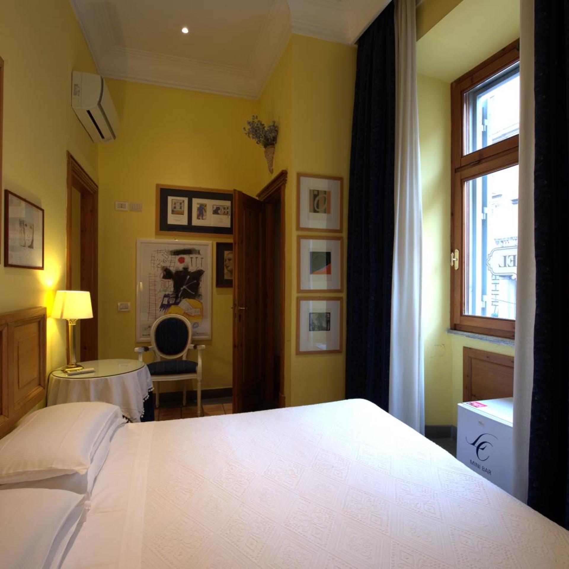 Room, Double or Twin Bed, Street View, Small