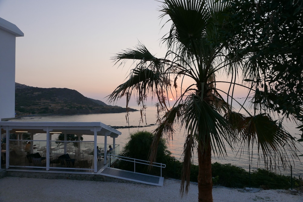 E.J Pyrgos Bay Hotel 34/41