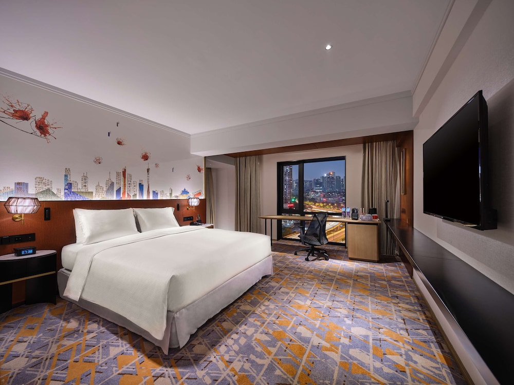1 BEDROOM, SUITE, KING BED