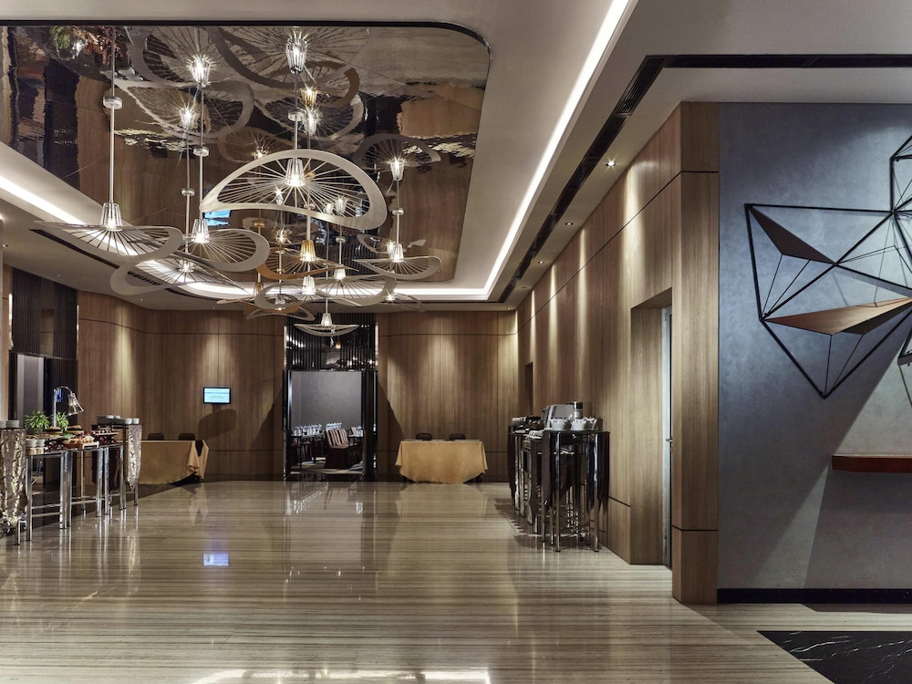 Novotel Karawang 4/64