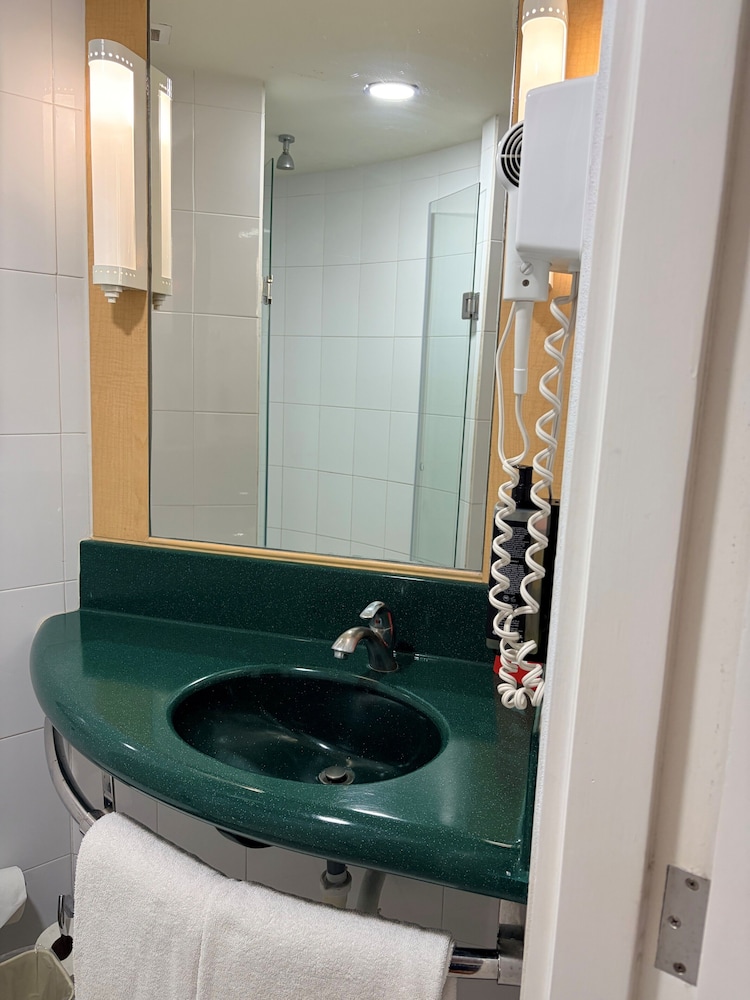 Ibis Monterrey Valle 26/50