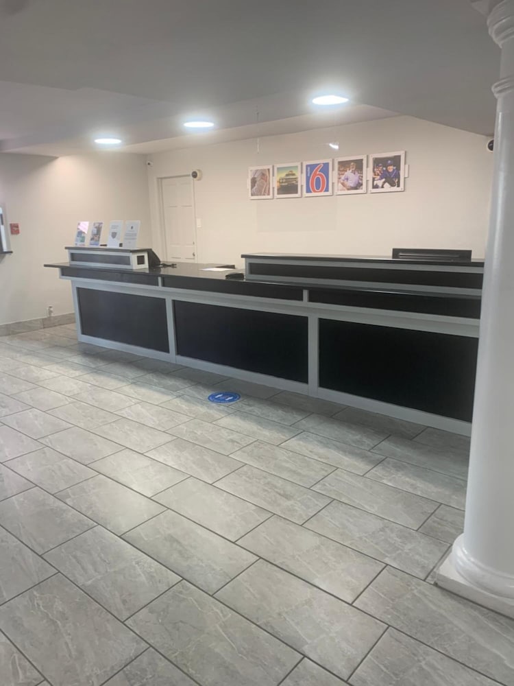 Motel6 Grand Prairie, TX - Interstate 30 15/51
