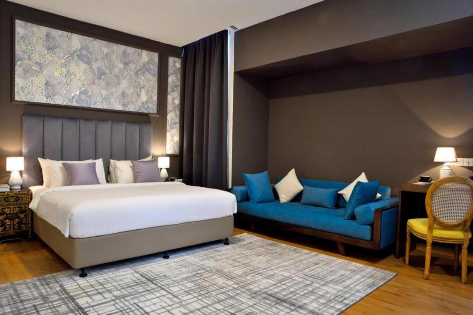 Heritage, Deluxe, King Bed, Street View
