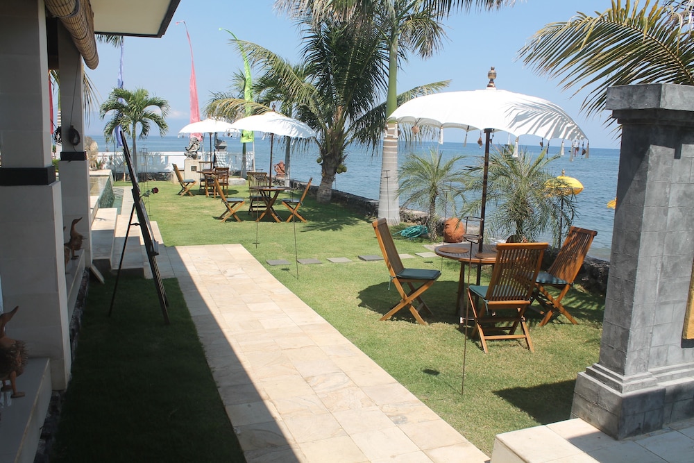 Kelapa Lovina Beach Villas 18/47
