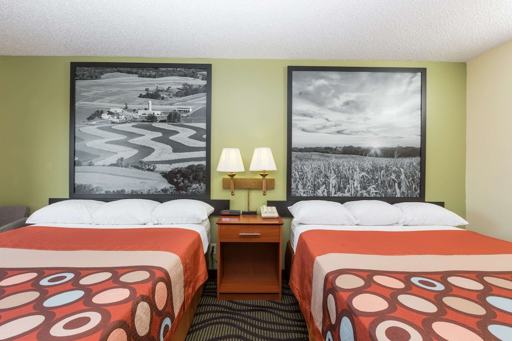 Super 8 by Wyndham Newton 12/32
