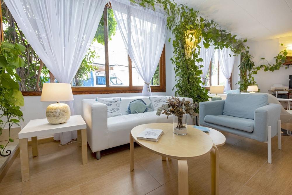Manolita Hostal 49/71