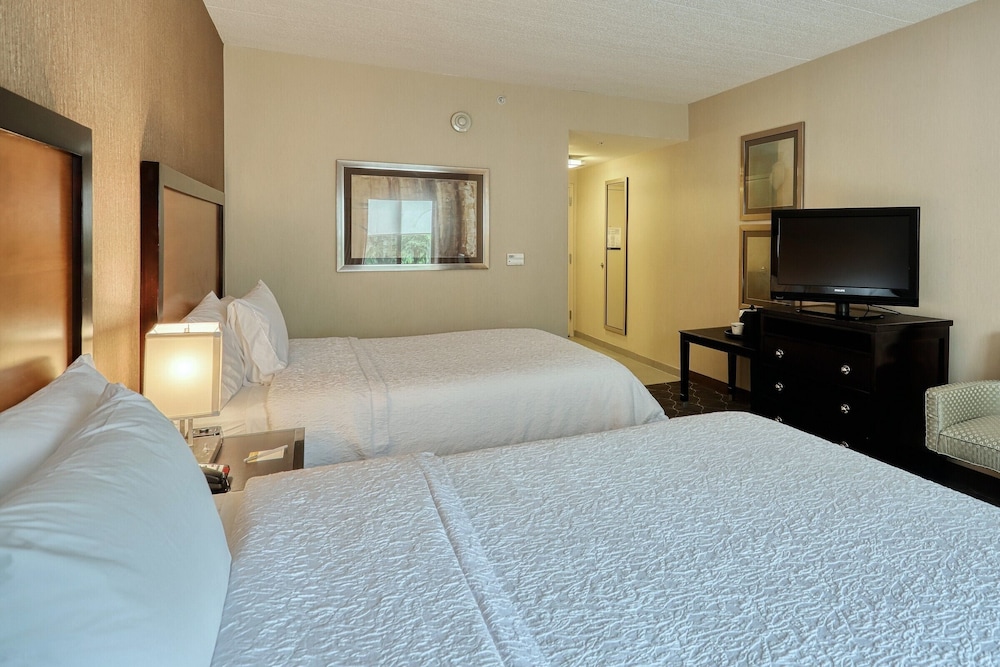 Hampton Inn & Suites Parsippany/North 13/55