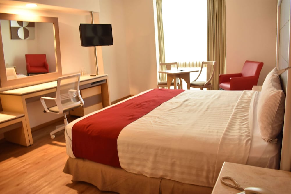Ramada by Wyndham Mexico City Santa Fe 11/55