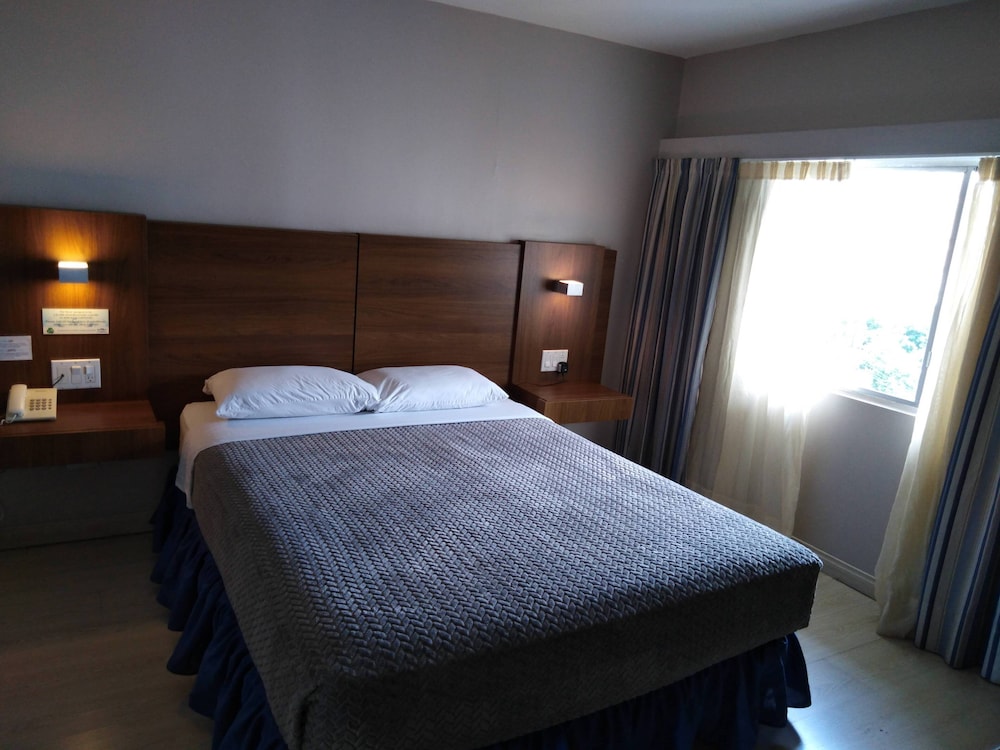 Tower House Suites 7/39