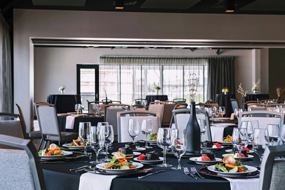 Ac Hotel By Marriott Waco Downtown 24/50