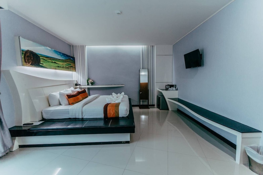 Mantra Varee Hotel 18/47